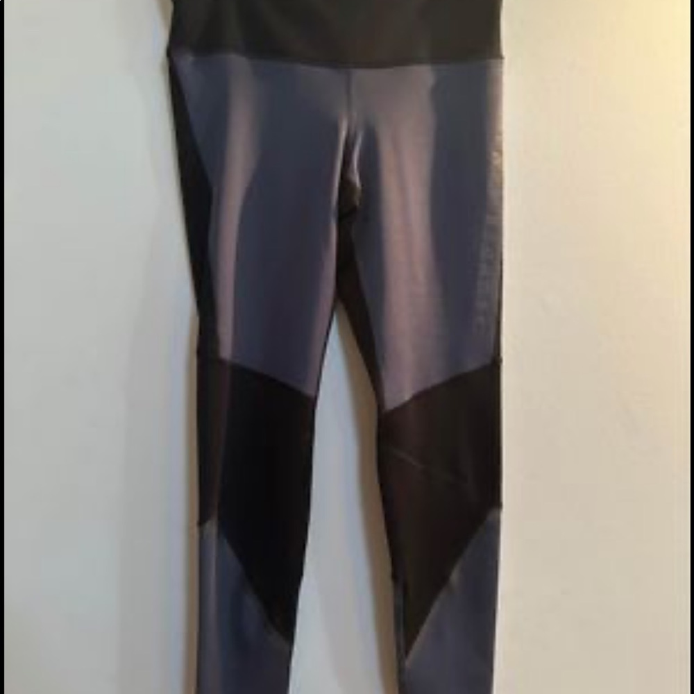 Women’s Under Armour Cold Gear Compression leggings. Size Large. Blue/Black